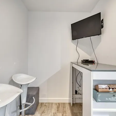 Modern Studio For 2 Persons Near La Bastille Paris